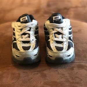 Boys Nike Tennis Shoes